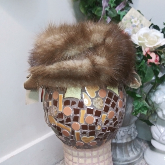 Vintage Stix Baer & Fuller Velvet Bow Trimmed Oval Brown Mink Hat - Picture 3 of 12
